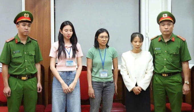 Hoa hậu Thùy Tiên bị bắt