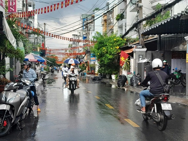 Bất ngờ mưa lớn từ sáng sớm, thời tiết TP.HCM hôm nay thế nào?