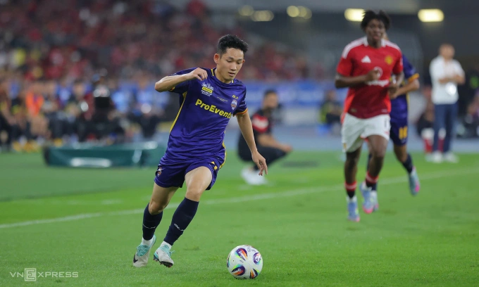 Tiền vệ Việt Nam được khen ngợi ở trận gặp Man Utd
