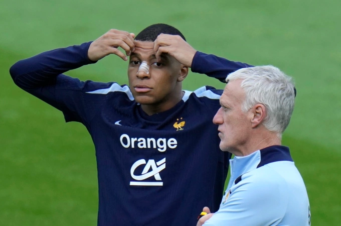 Deschamps: 'PSG vô địch Champions League không ảnh hưởng đến Mbappe'