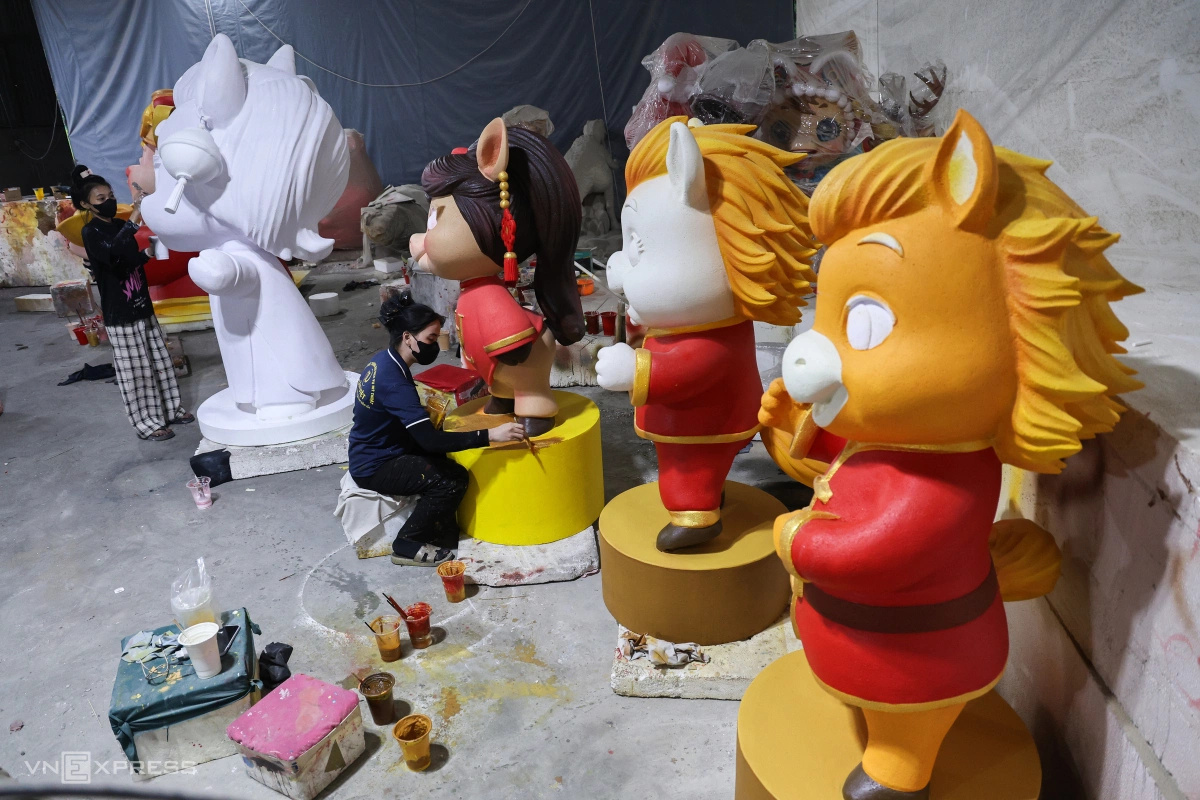 Xưởng chế tác linh vật ngựa tất bật trước Tết Bính Ngọ