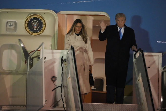 Ông Trump tổ chức sinh nhật cho vợ trên Không lực Một