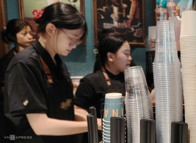 Quán ăn, cà phê ở Hà Nội dùng nilon, cốc nhựa thế nào?